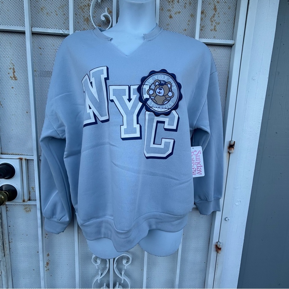 Sunday Retreat Women's XS sweatshirt V-neck NYC baby blue   NWT